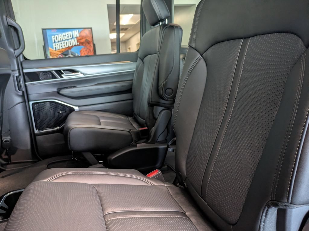 New 2026 Jeep Grand Wagoneer L Limited AWD/4WD image 16