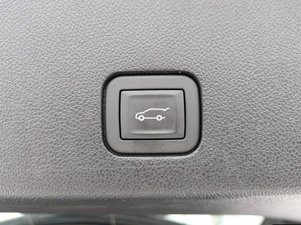Used 2025 Cadillac XT6 Premium Luxury w/ LPO, Floor Liner Package image 31