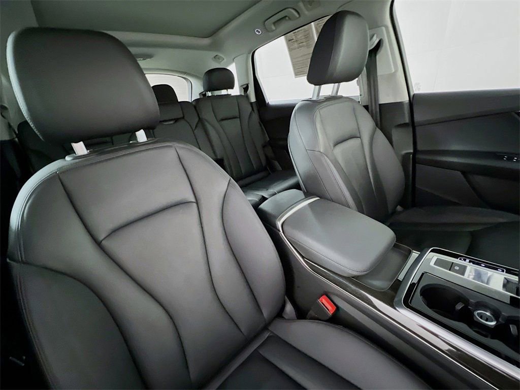 Used 2024 Audi Q7 3.0T Premium image 29
