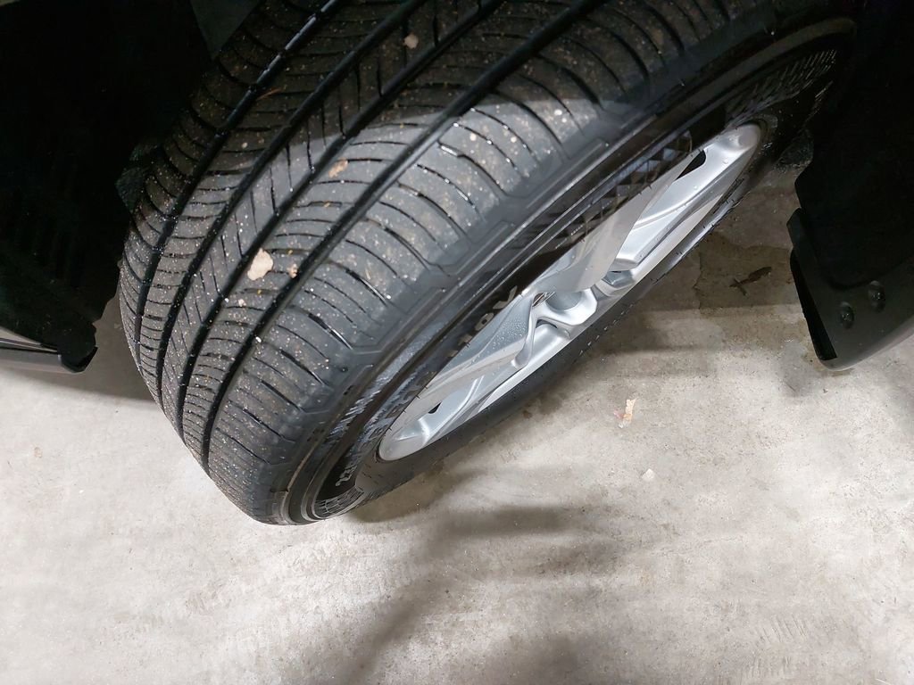 Used 2023 Toyota Highlander LE AWD/4WD image 33