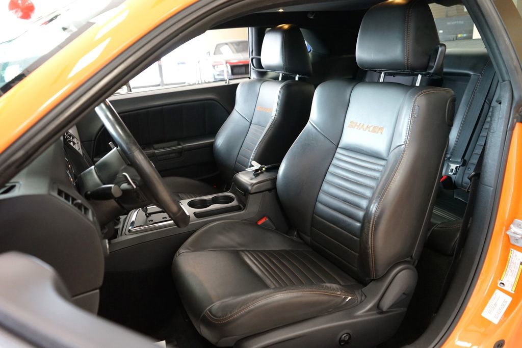 Used 2014 Dodge Challenger R/T RWD image 2