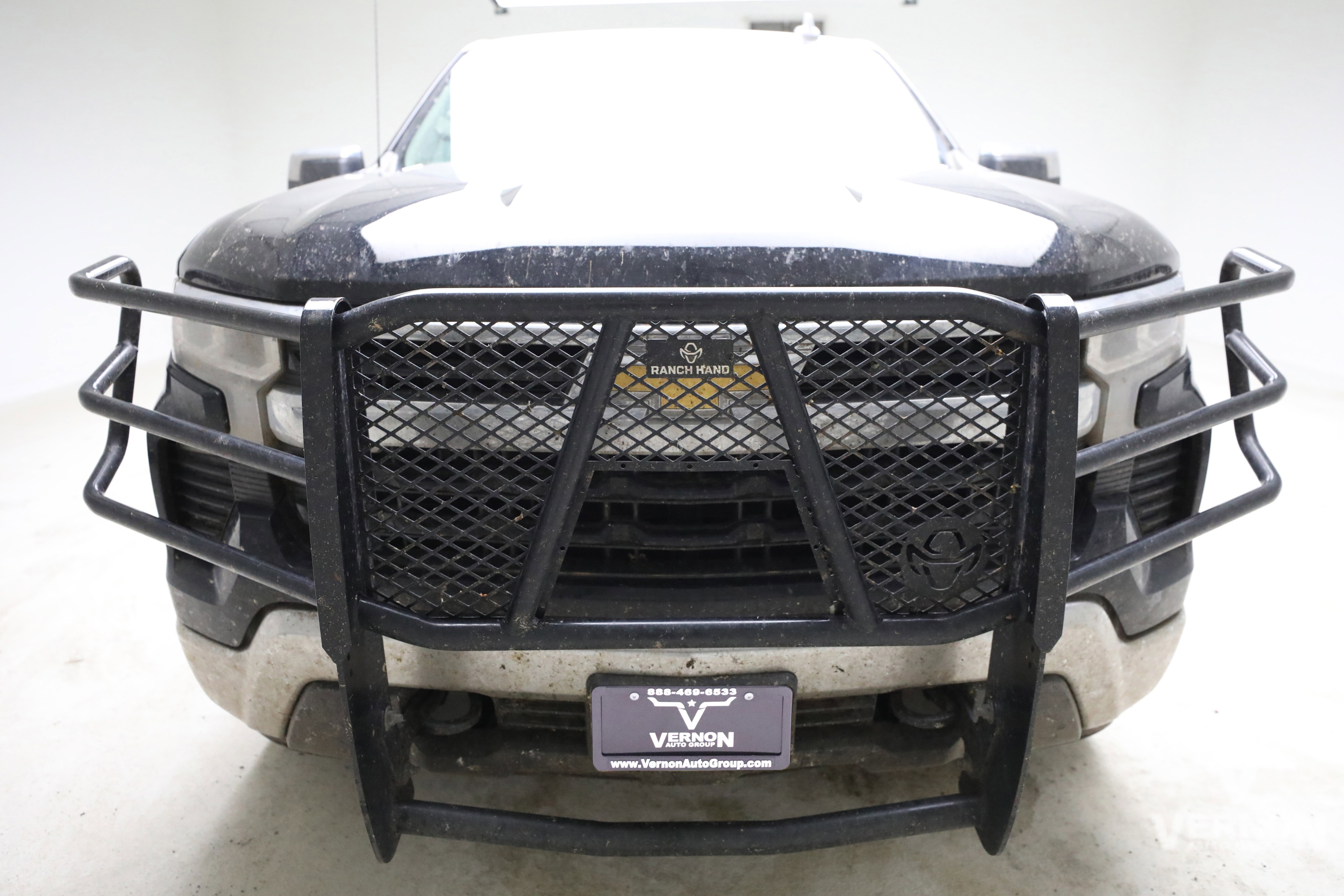Used 2023 Chevrolet Silverado 1500 LT w/ Leather Package AWD/4WD image 7