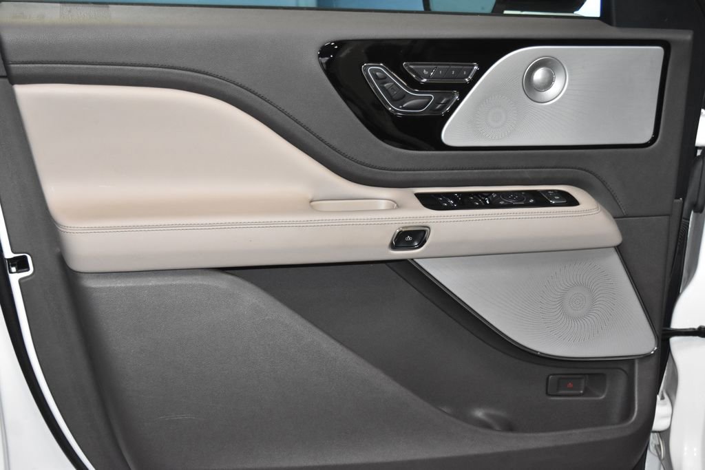 Used 2023 Lincoln Aviator Reserve w/ Equipment Group 201A image 4