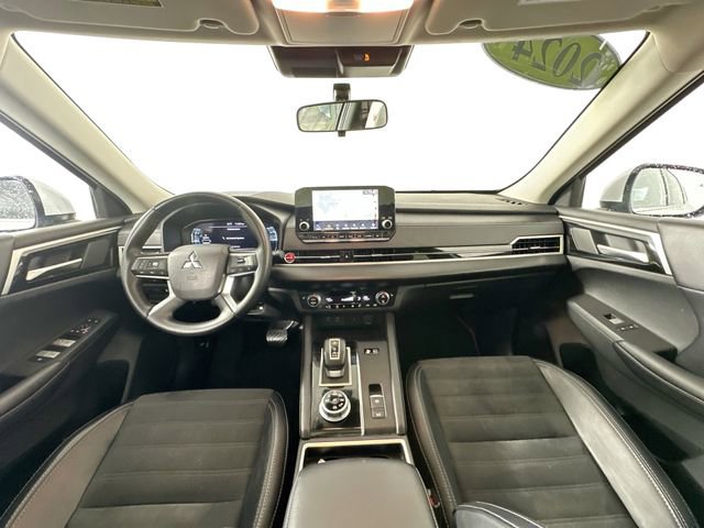 Used 2024 Mitsubishi Outlander Ralliart image 3