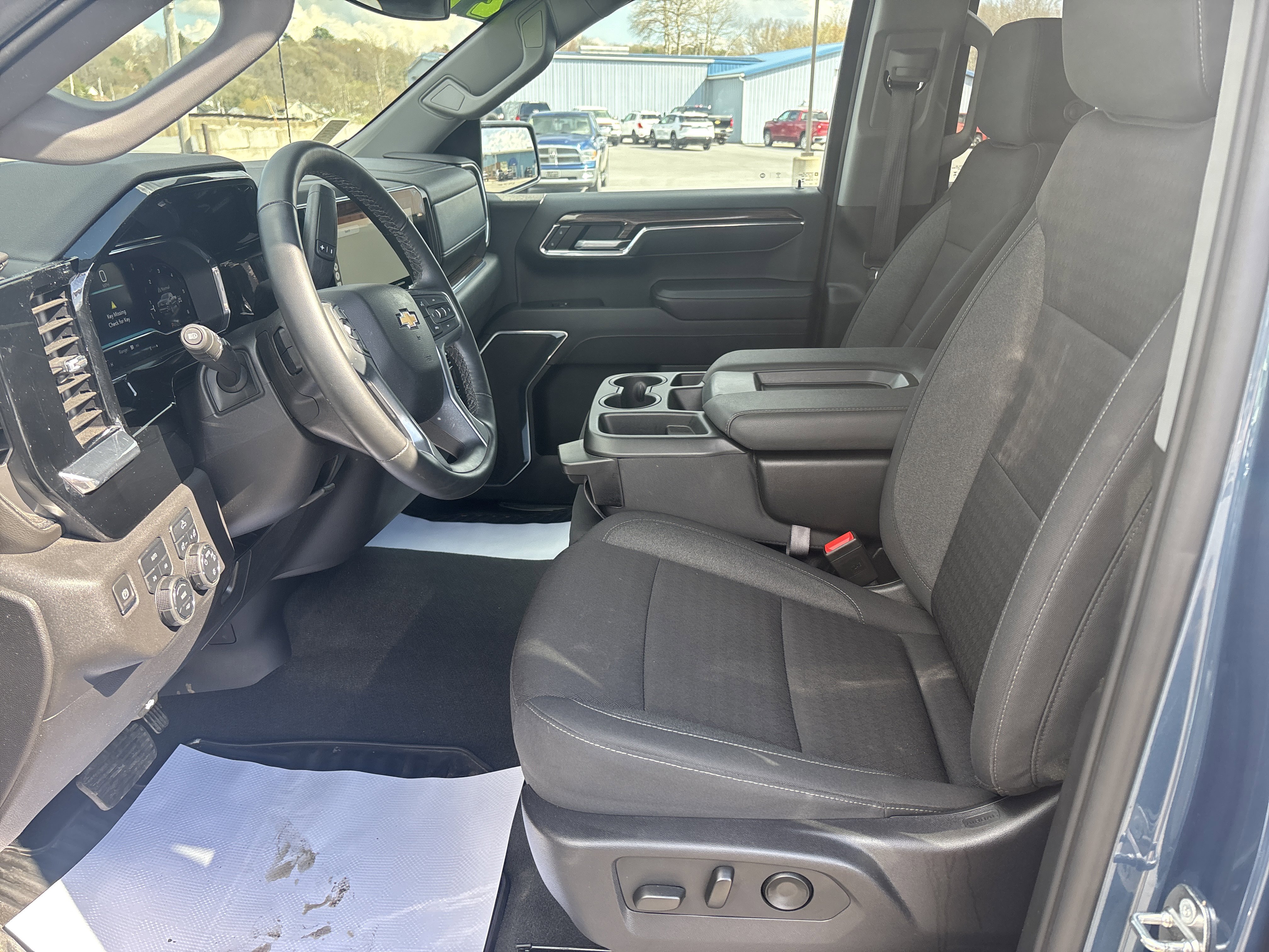 Used 2024 Chevrolet Silverado 1500 LT image 13