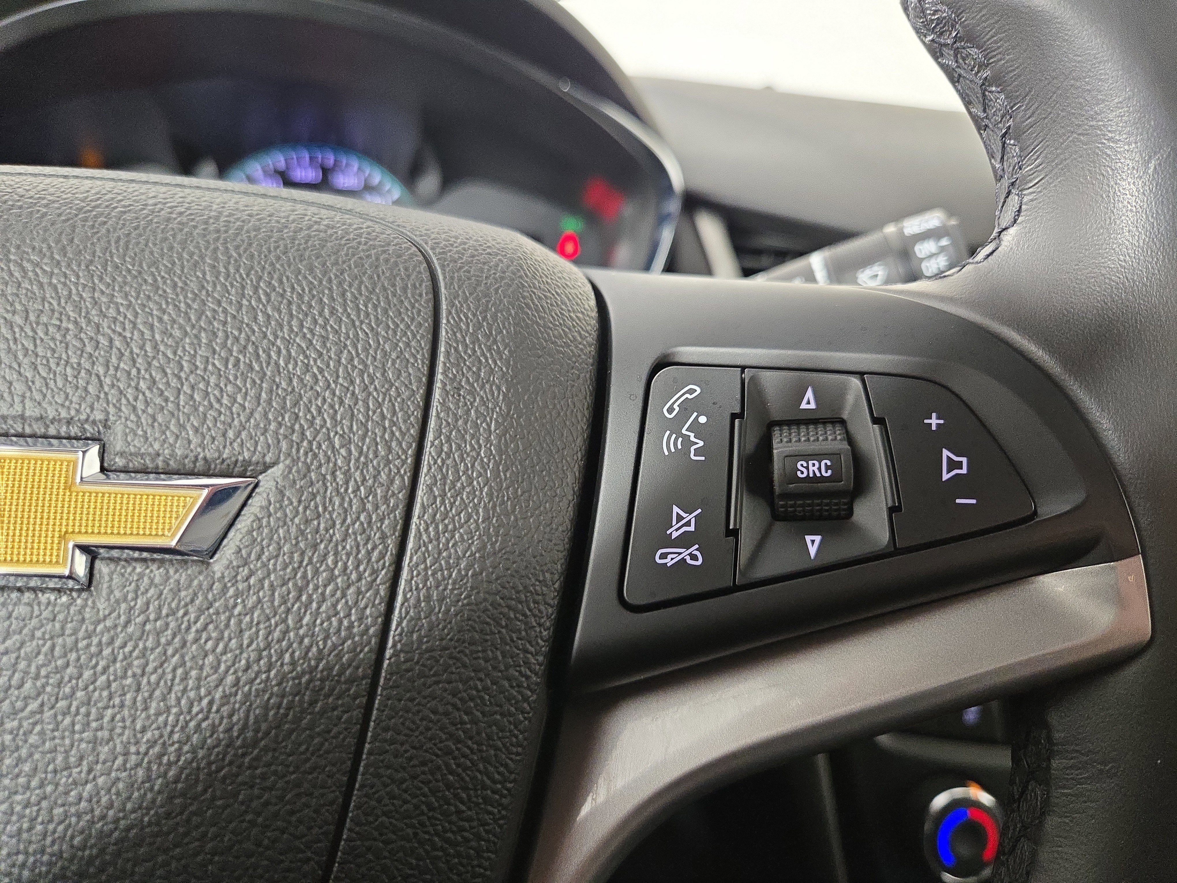 Used 2019 Chevrolet Trax LT w/ Redline Edition image 17