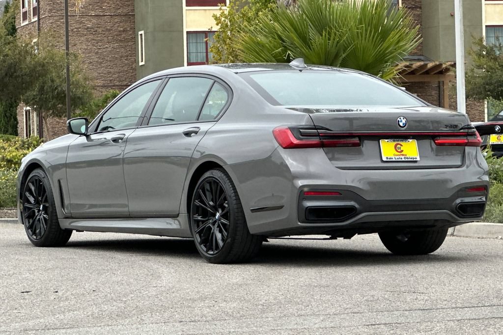Used 2022 BMW 740i w/ M Sport Package RWD image 5