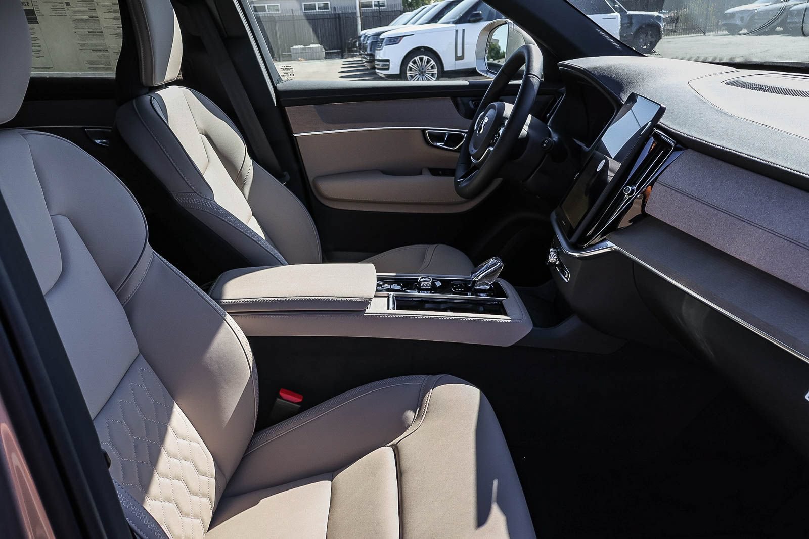 New 2026 Volvo XC90 B5 Plus w/ Protection Package AWD/4WD image 17
