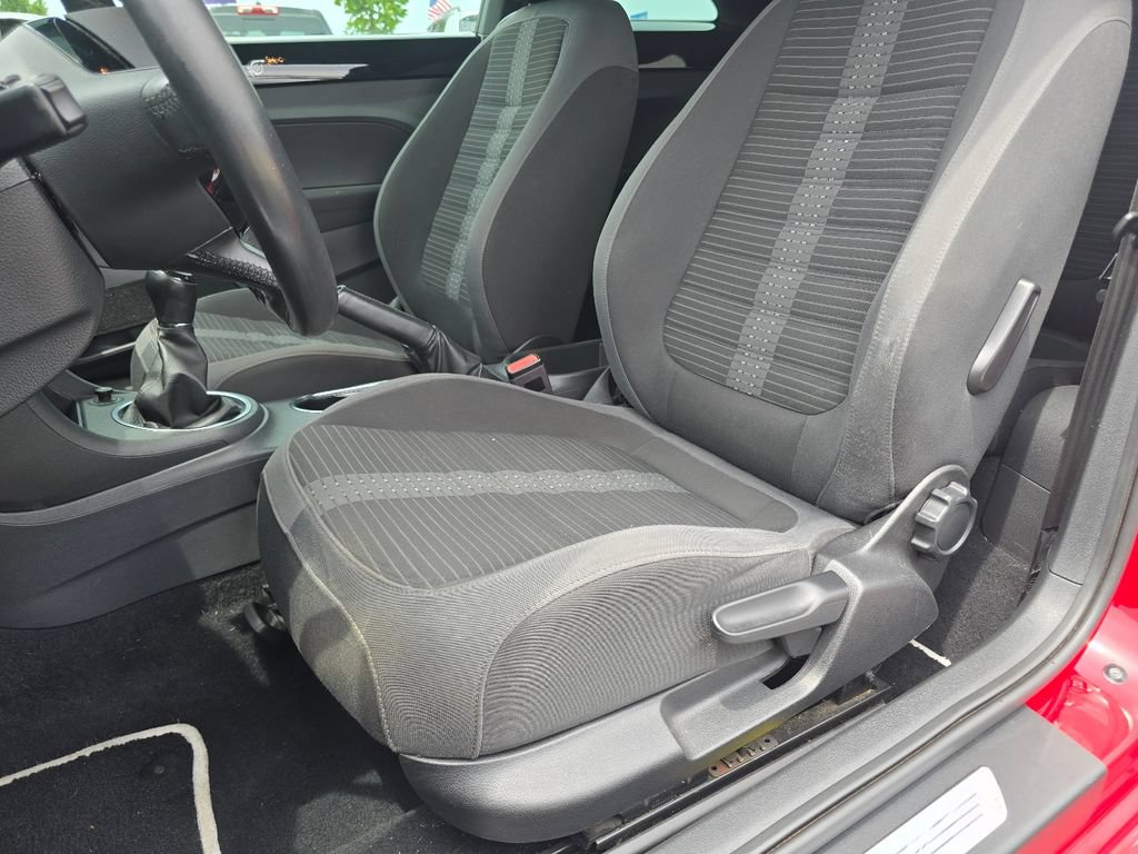 Used 2012 Volkswagen Beetle 2.0T FWD image 28