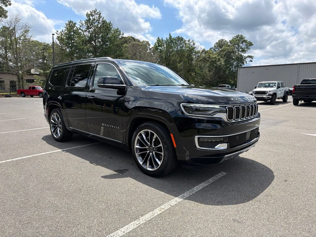 Certified 2025 Jeep Wagoneer Series III w/ Premium Group I AWD/4WD image 4
