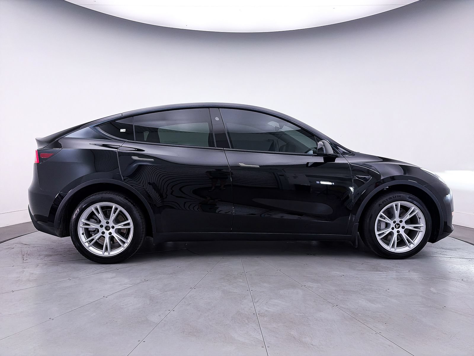 Used 2024 Tesla Model Y Long Range AWD/4WD image 35