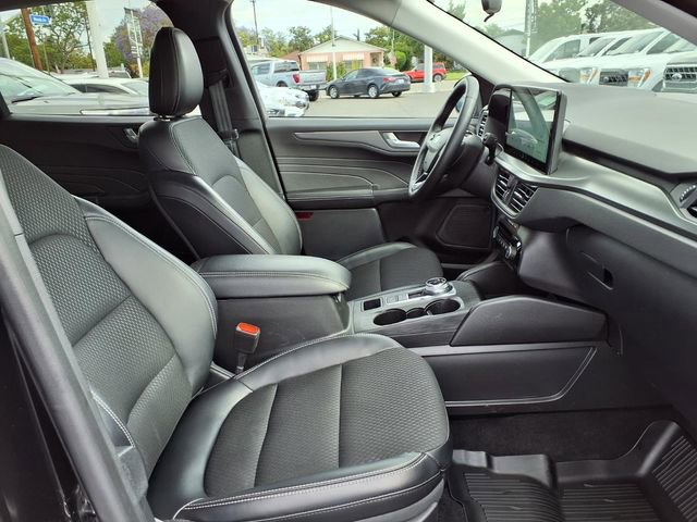 Certified 2025 Ford Escape SE w/ Class II Trailer Tow Package FWD image 25