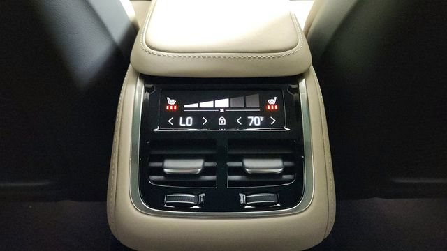 New 2026 Volvo XC90 T8 Plus w/ Protection Package Premier AWD/4WD image 32