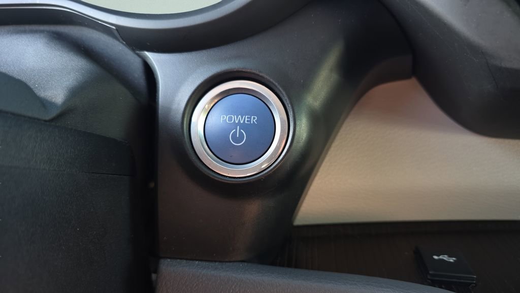 Used 2023 Toyota Sienna XLE image 27