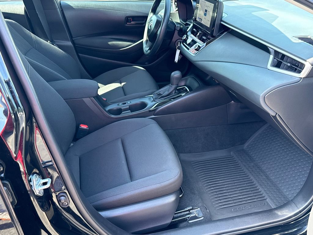 Used 2025 Toyota Corolla LE image 13
