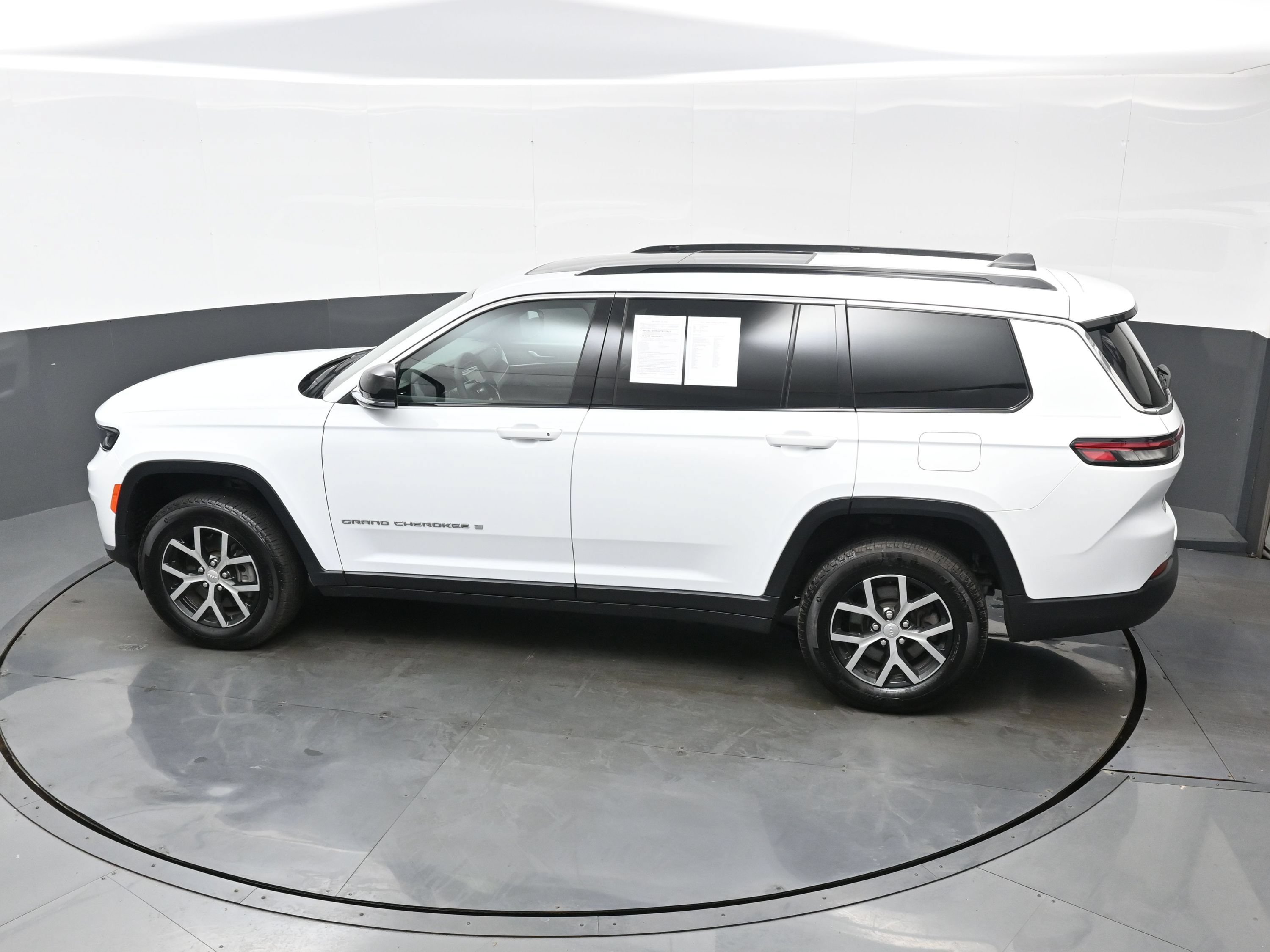 Used 2025 Jeep Grand Cherokee L Limited AWD/4WD image 34