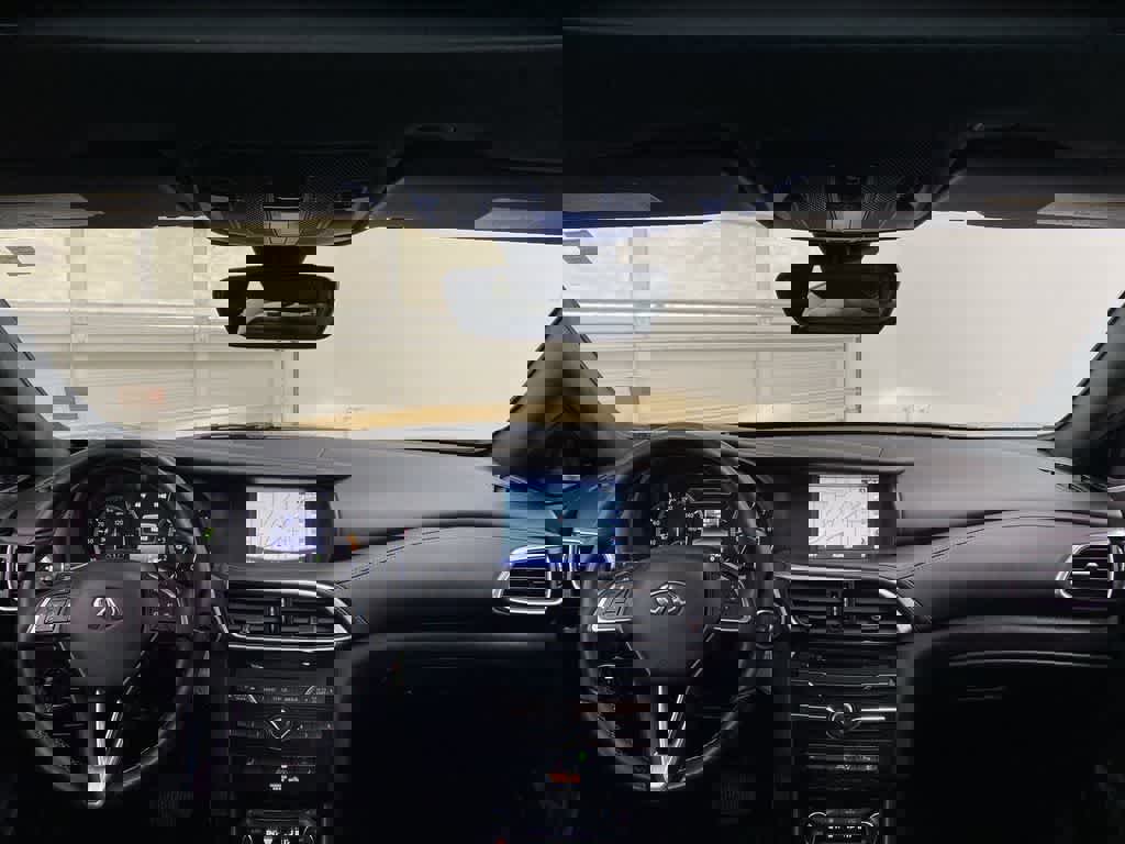 Used 2017 INFINITI QX30 Premium w/ Navigation Package image 13