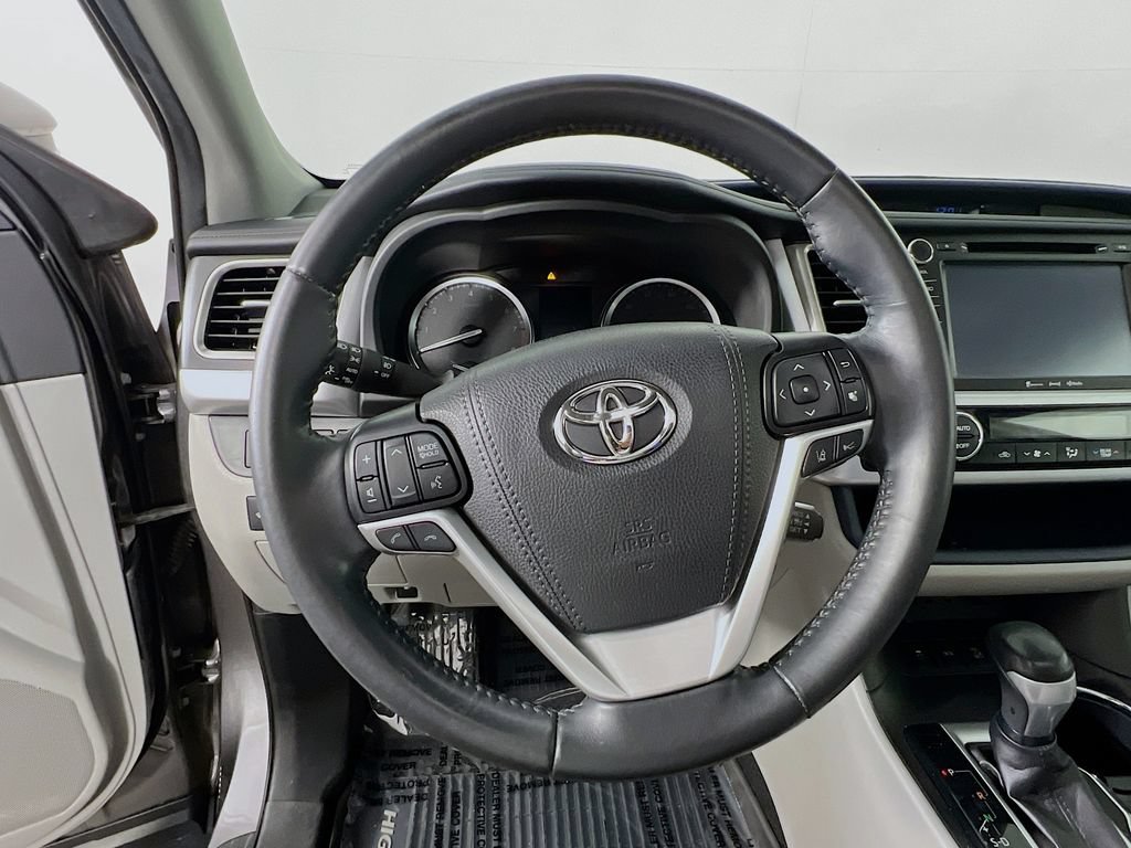 Used 2019 Toyota Highlander XLE w/ Protection Package #3 AWD/4WD image 11