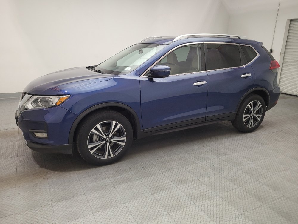 Used 2020 Nissan Rogue SV w/ Sun & Sound Touring Package FWD image 2