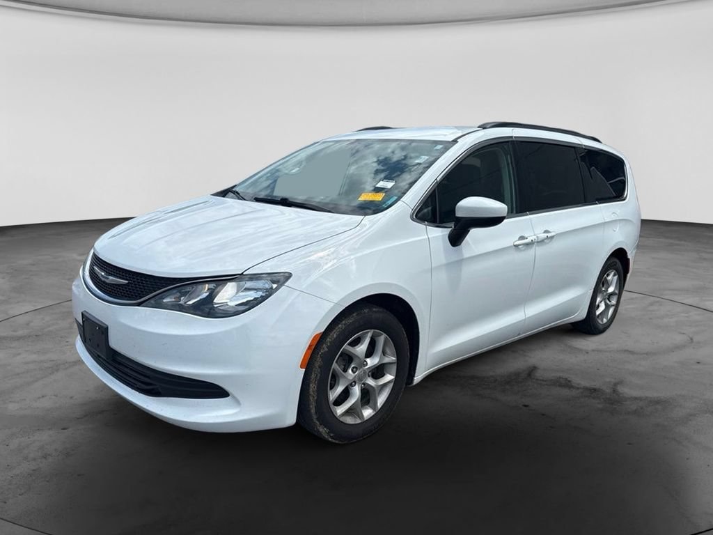 Used 2018 Chrysler Pacifica Touring w/ Tire & Wheel Group FWD image 10