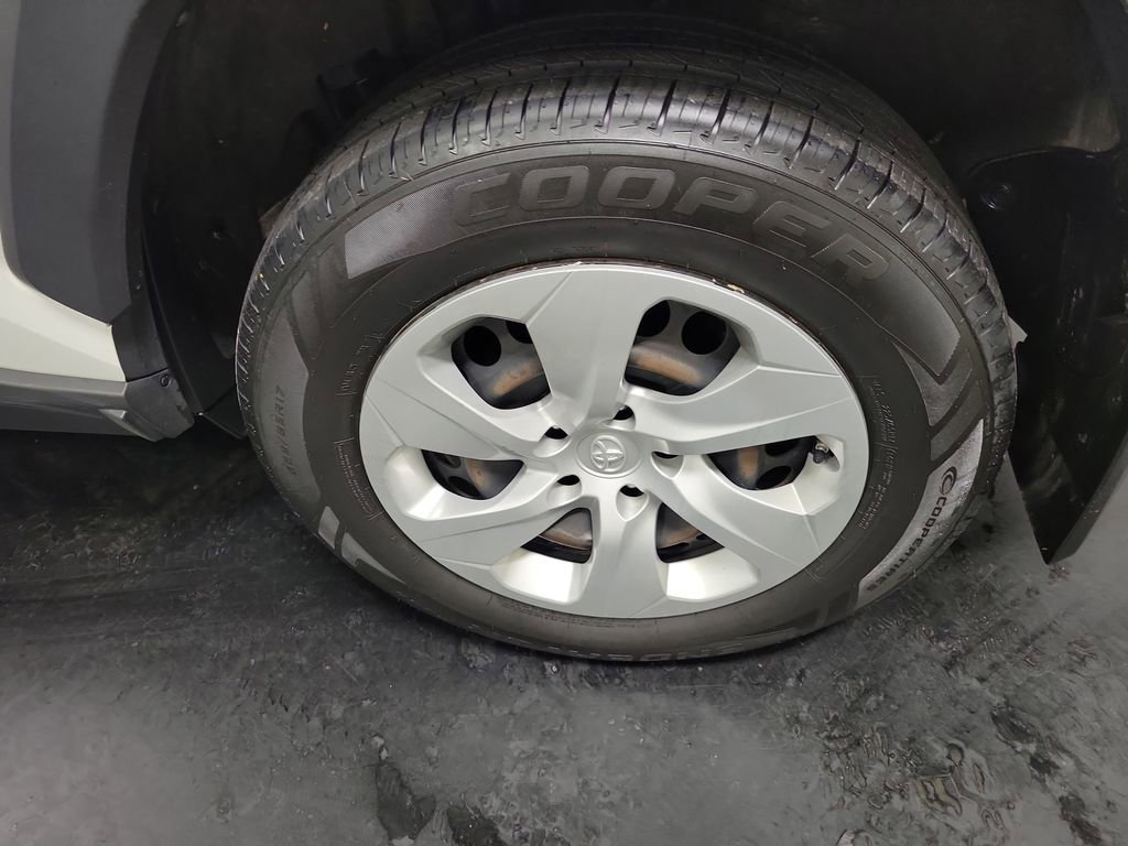 Used 2019 Toyota RAV4 LE w/ Carpet Mat Package image 10