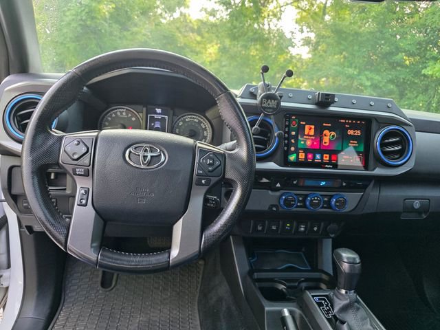 Used 2016 Toyota Tacoma TRD Sport w/ Premium & Technology Package RWD image 14