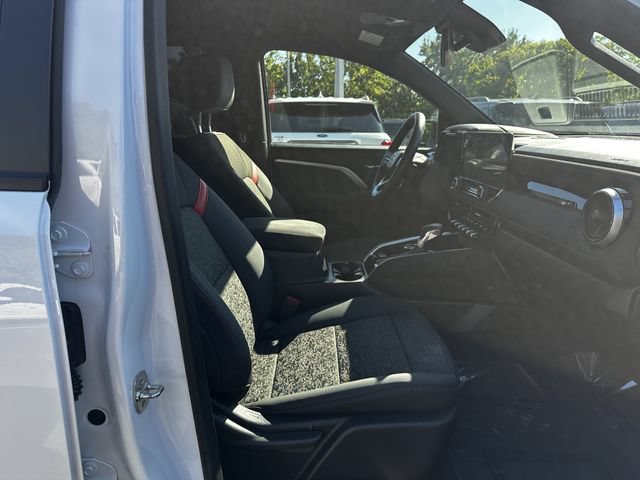 Used 2024 Chevrolet Colorado Z71 w/ Z71 Convenience Package 2 AWD/4WD image 32