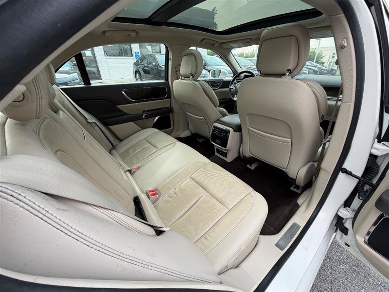 Used 2018 Lincoln Continental Select w/ Continental Climate Package AWD/4WD image 24