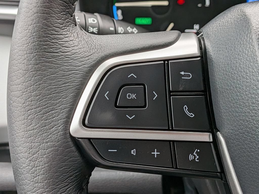 Used 2026 Toyota Sienna XLE FWD image 23