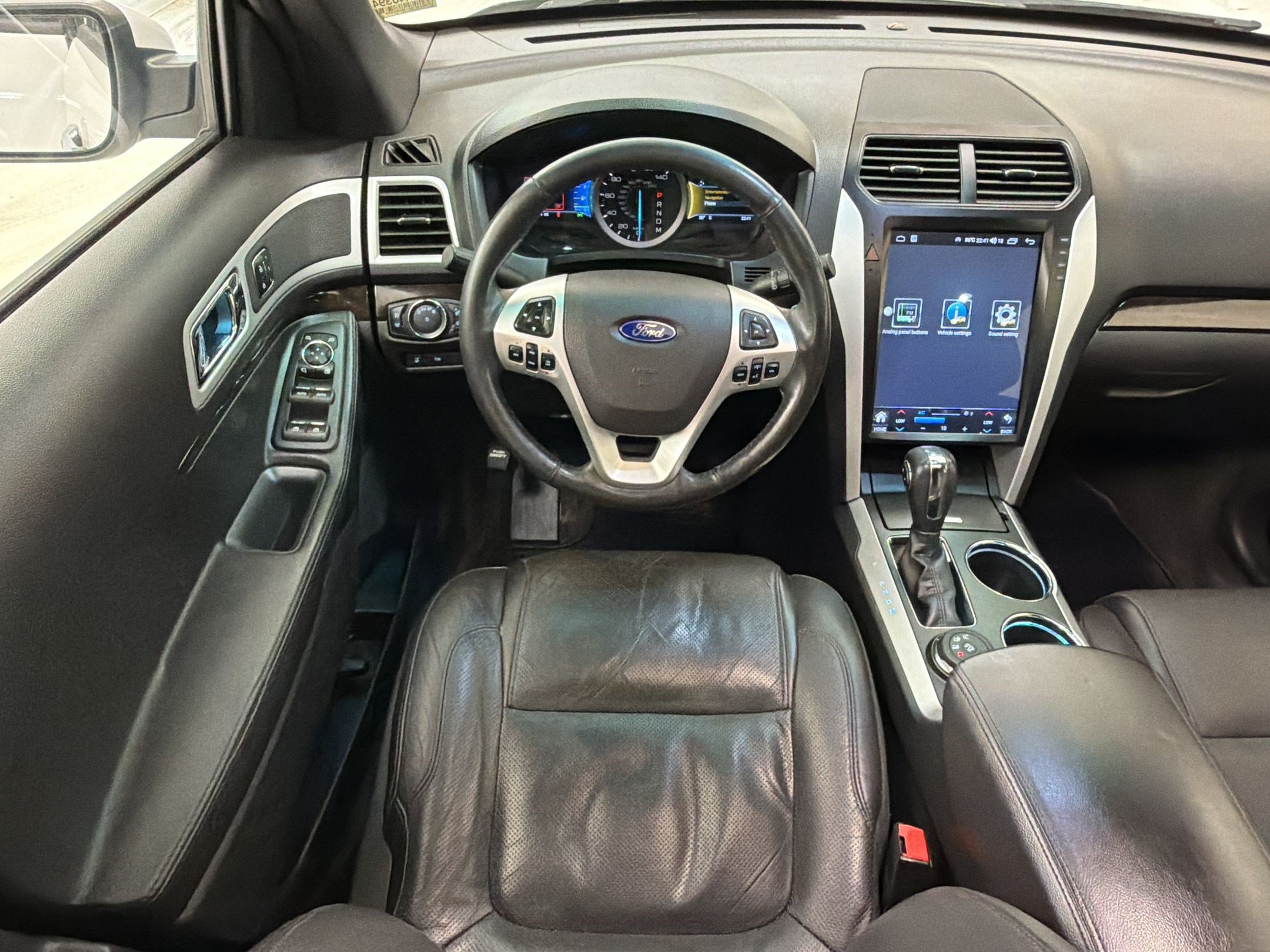 Used 2014 Ford Explorer Limited w/ Equipment Group 301A AWD/4WD image 30