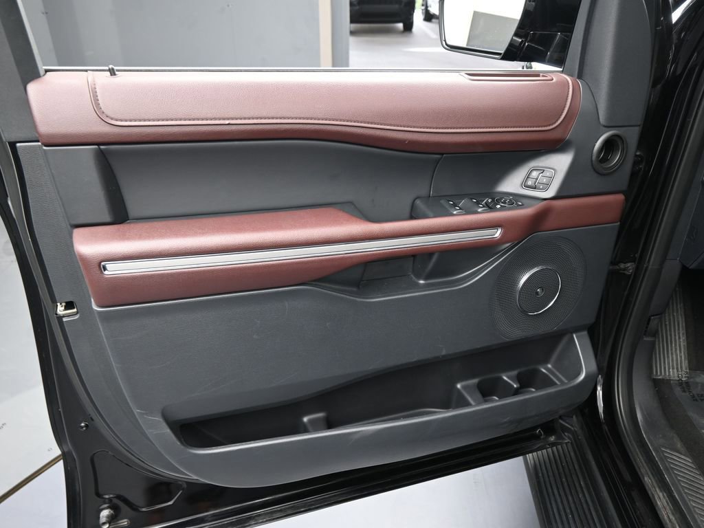 Used 2024 Ford Expedition Limited image 18