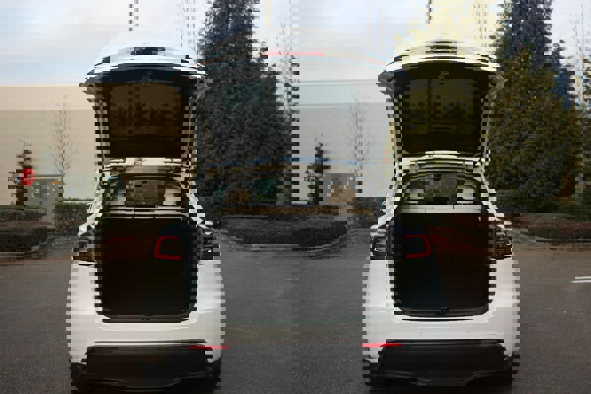 Used 2020 Tesla Model Y Long Range image 10