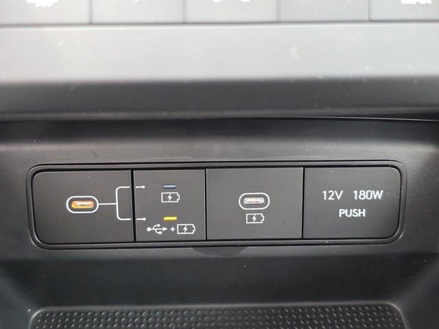 Certified 2025 Hyundai Tucson SE image 6