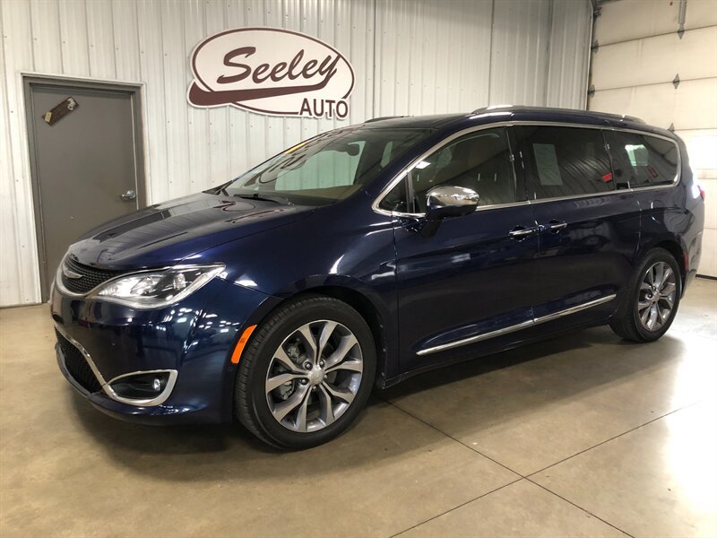 Used 2018 Chrysler Pacifica Limited w/ Tire & Wheel Group