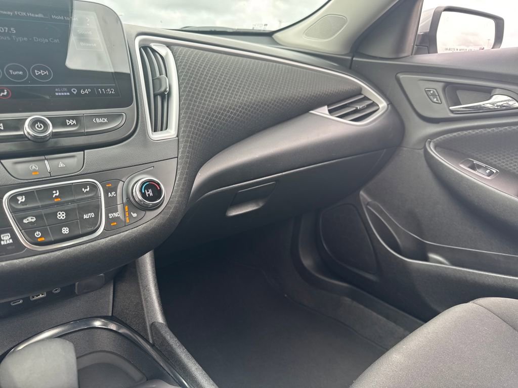 Used 2024 Chevrolet Malibu LT image 25