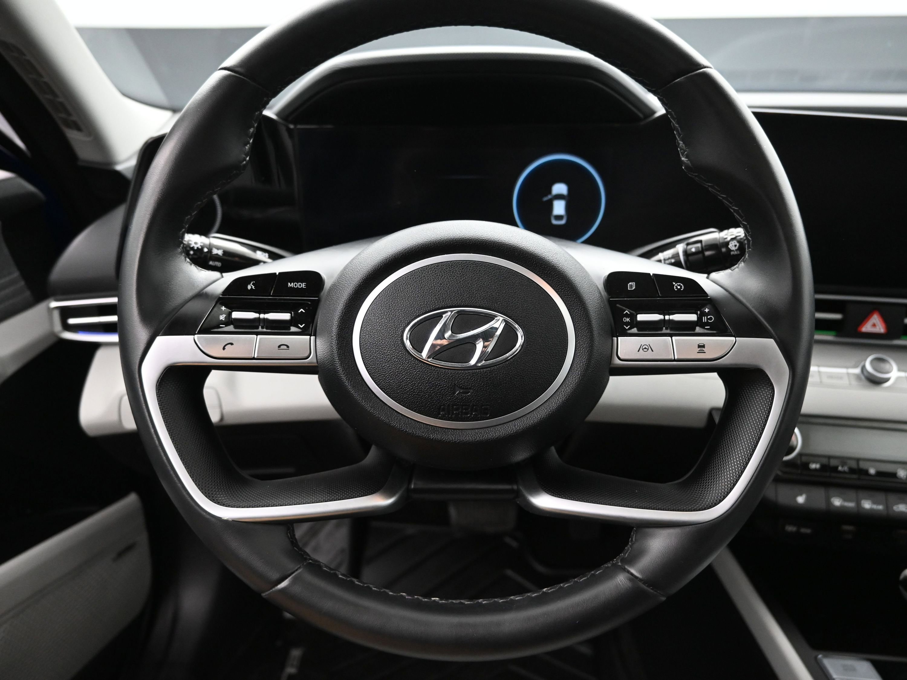 Used 2023 Hyundai Elantra Limited image 13