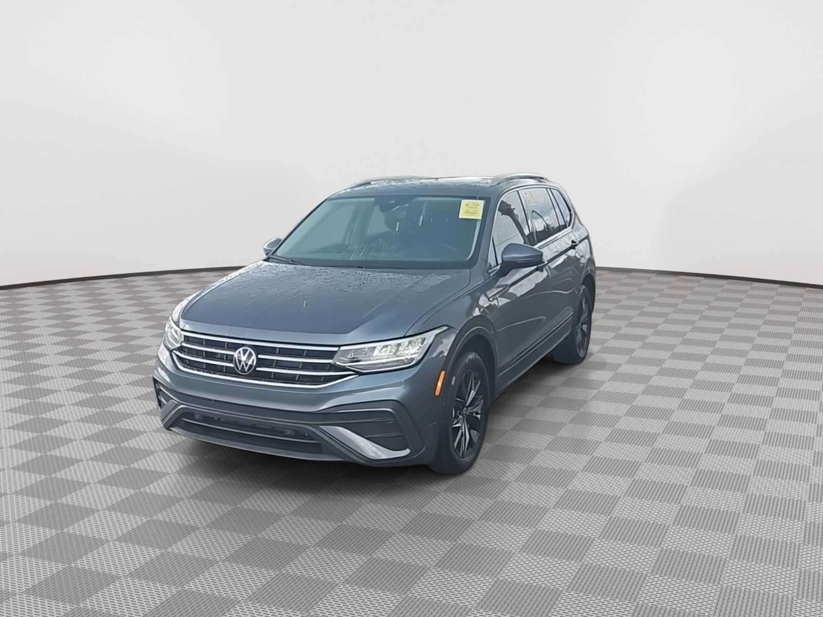 Used 2024 Volkswagen Tiguan SE FWD image 4