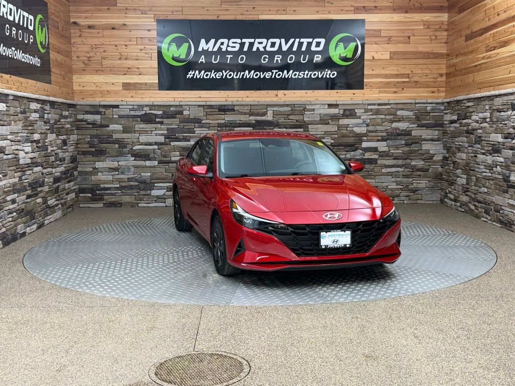 Used 2023 Hyundai Elantra SEL w/ Preferred Accessory Package video 2