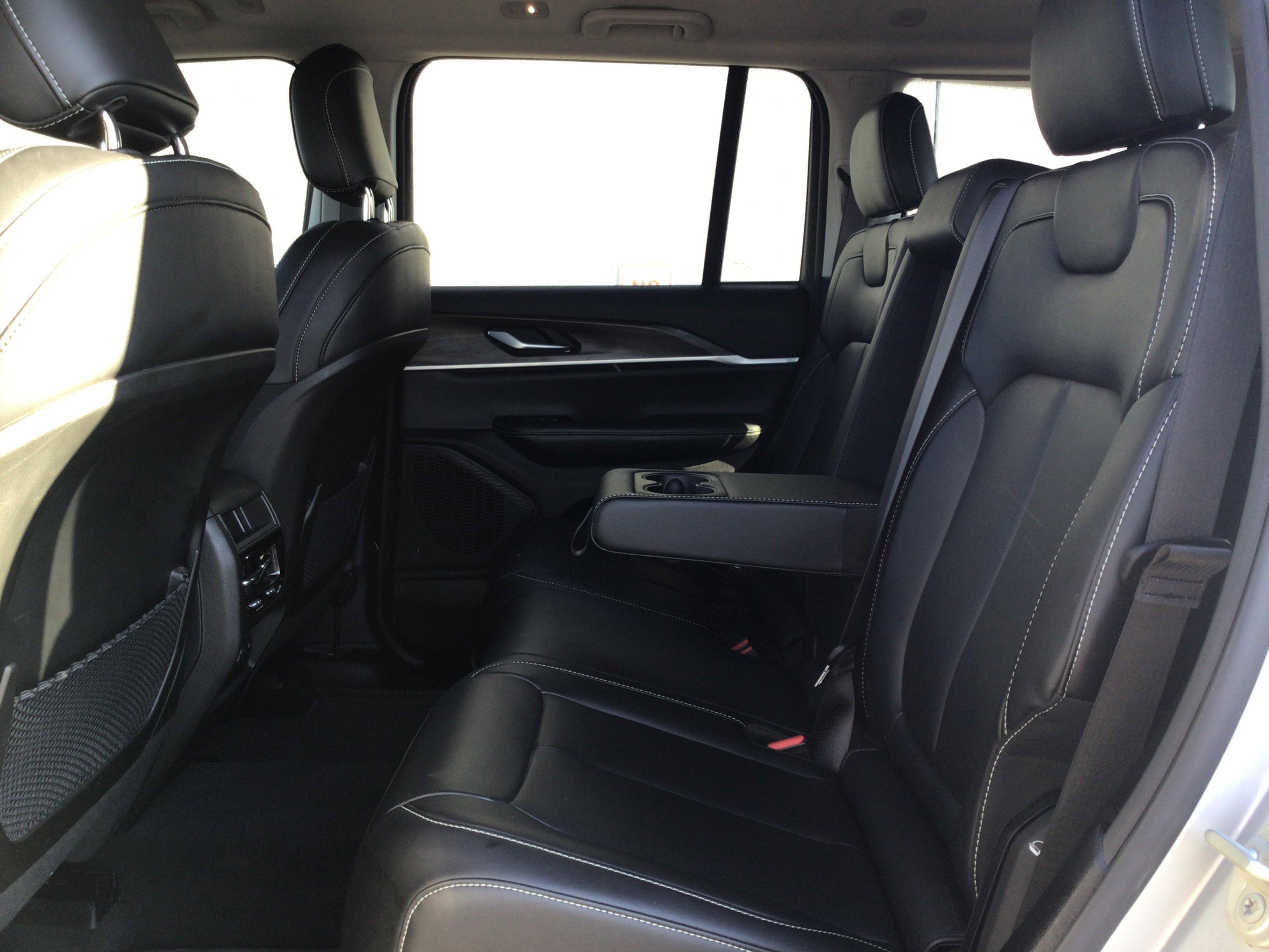Used 2023 Jeep Grand Cherokee Limited AWD/4WD image 10