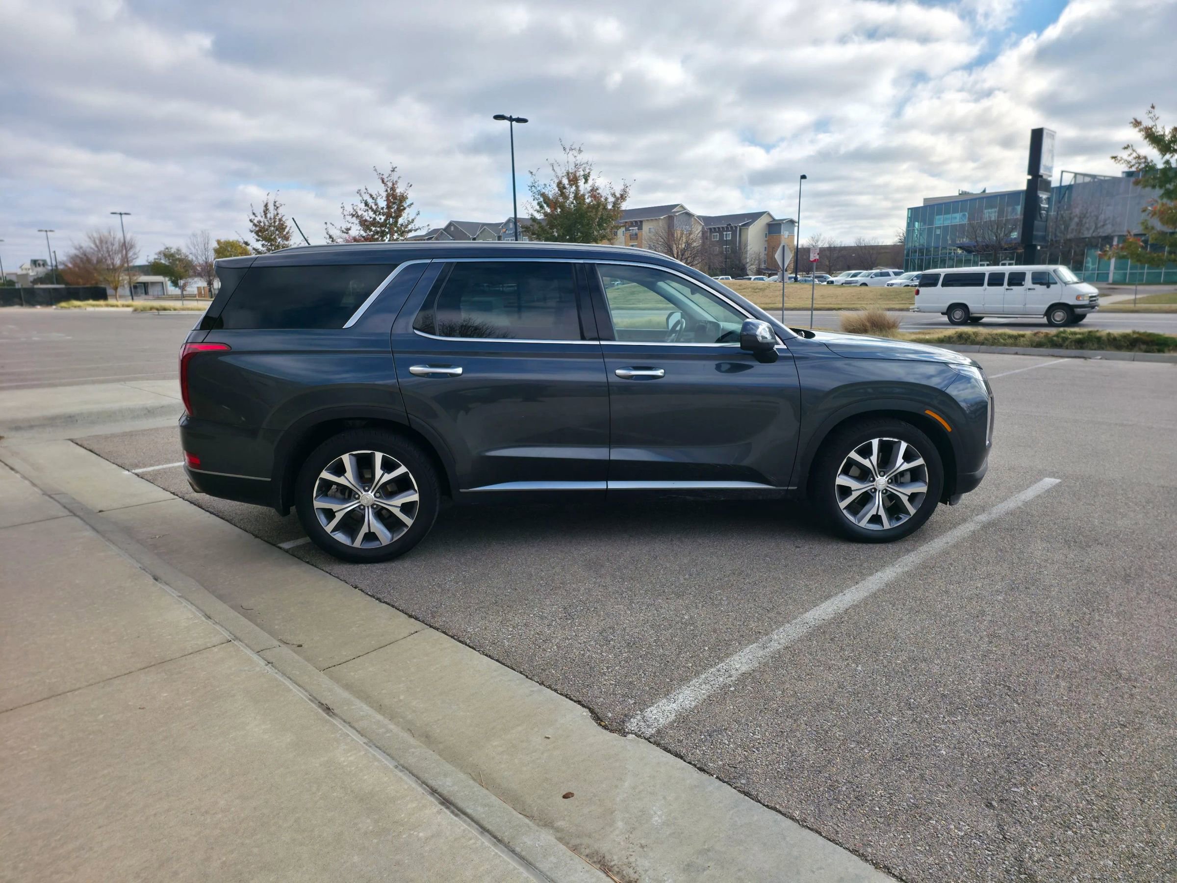 Used 2020 Hyundai Palisade SEL w/ Premium Package image 9