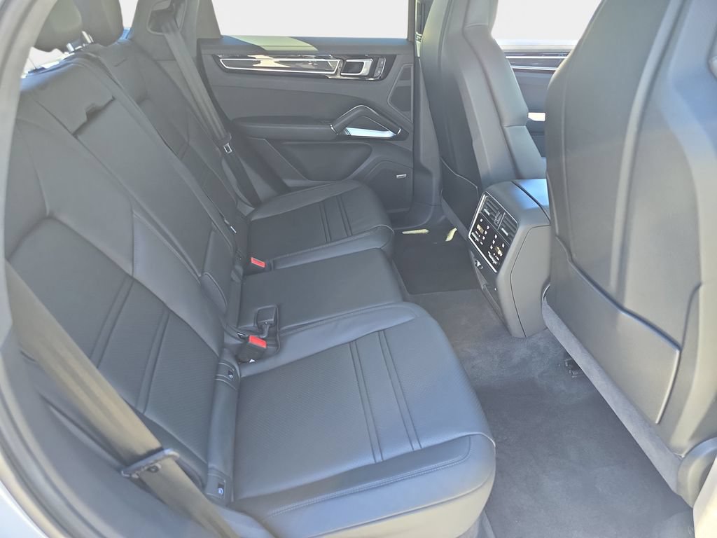 Used 2023 Porsche Cayenne Turbo AWD/4WD image 13