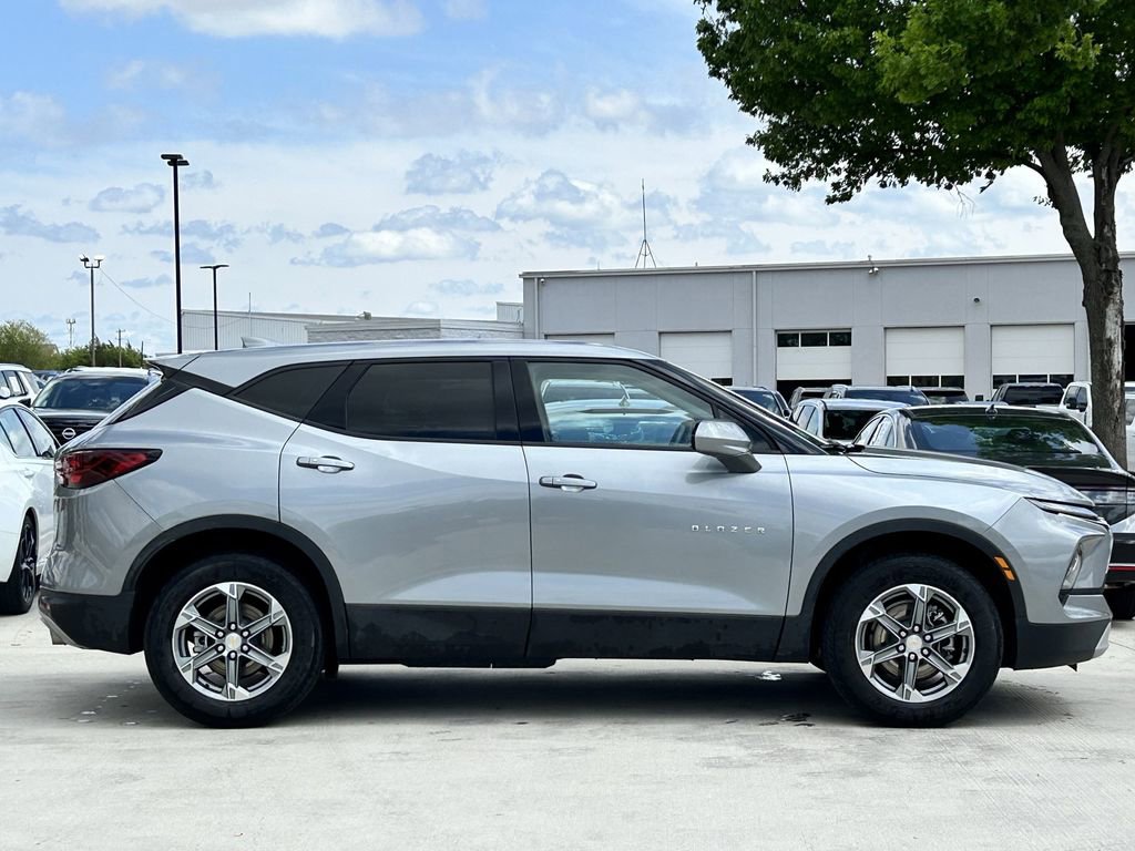 Used 2025 Chevrolet Blazer LT image 3