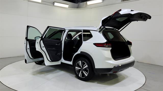 Certified 2026 Nissan Rogue SL FWD image 12