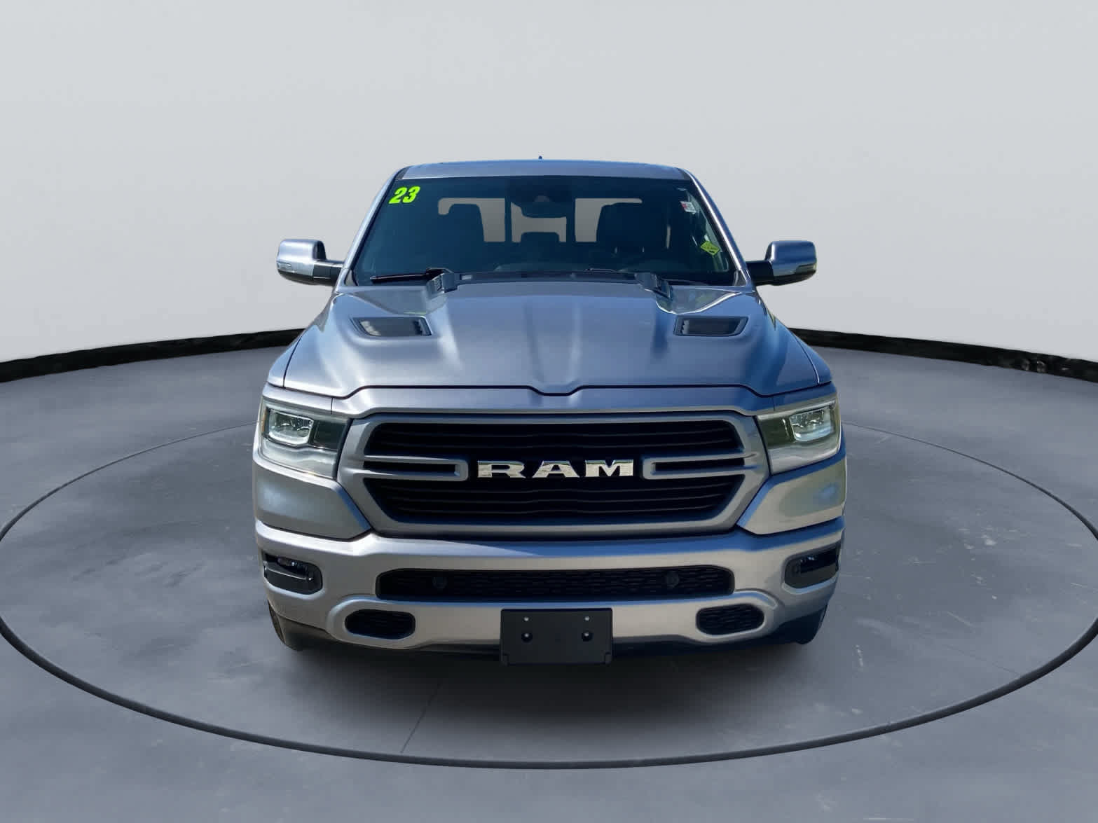 Used 2023 RAM 1500 Laramie AWD/4WD image 2