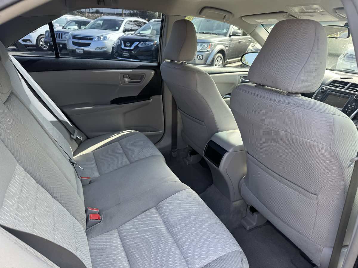 Used 2016 Toyota Camry SE image 15