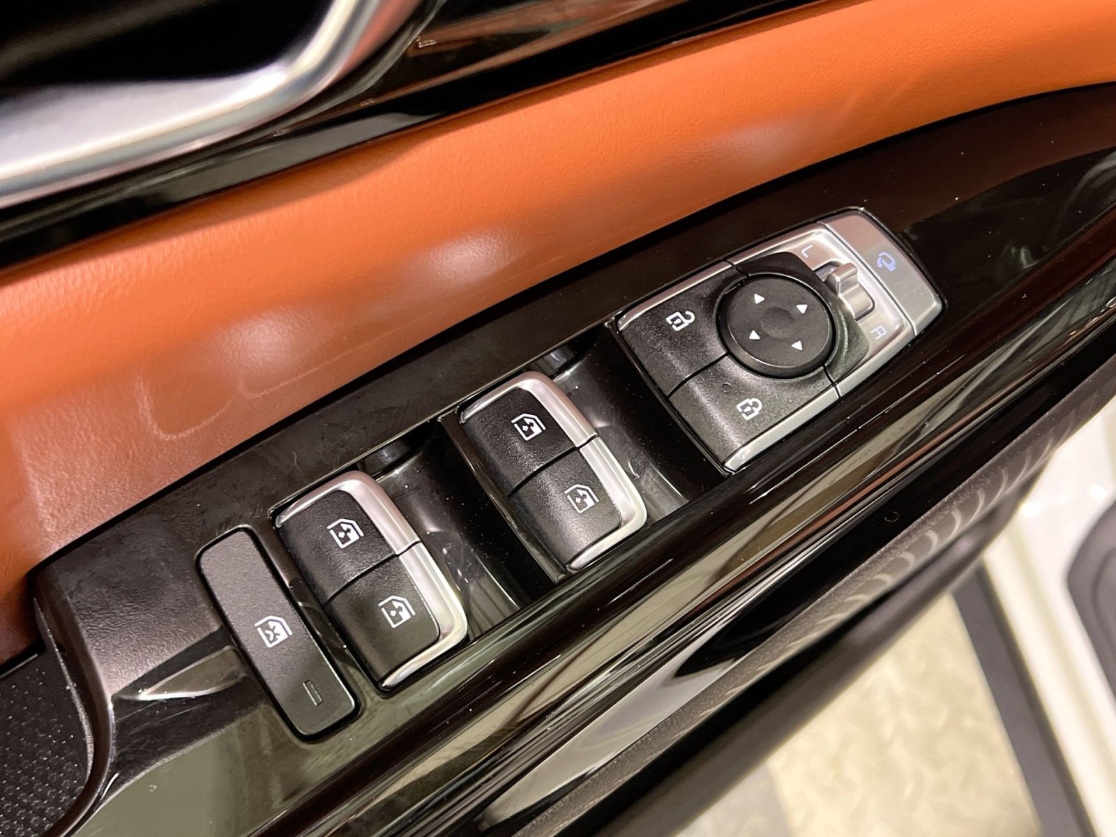 Used 2023 Kia Carnival SX image 32