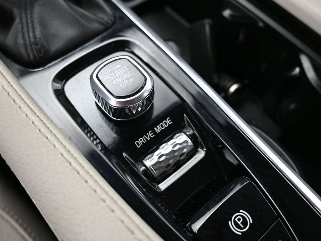 Used 2020 Volvo XC90 T5 Momentum w/ Protection Package image 25