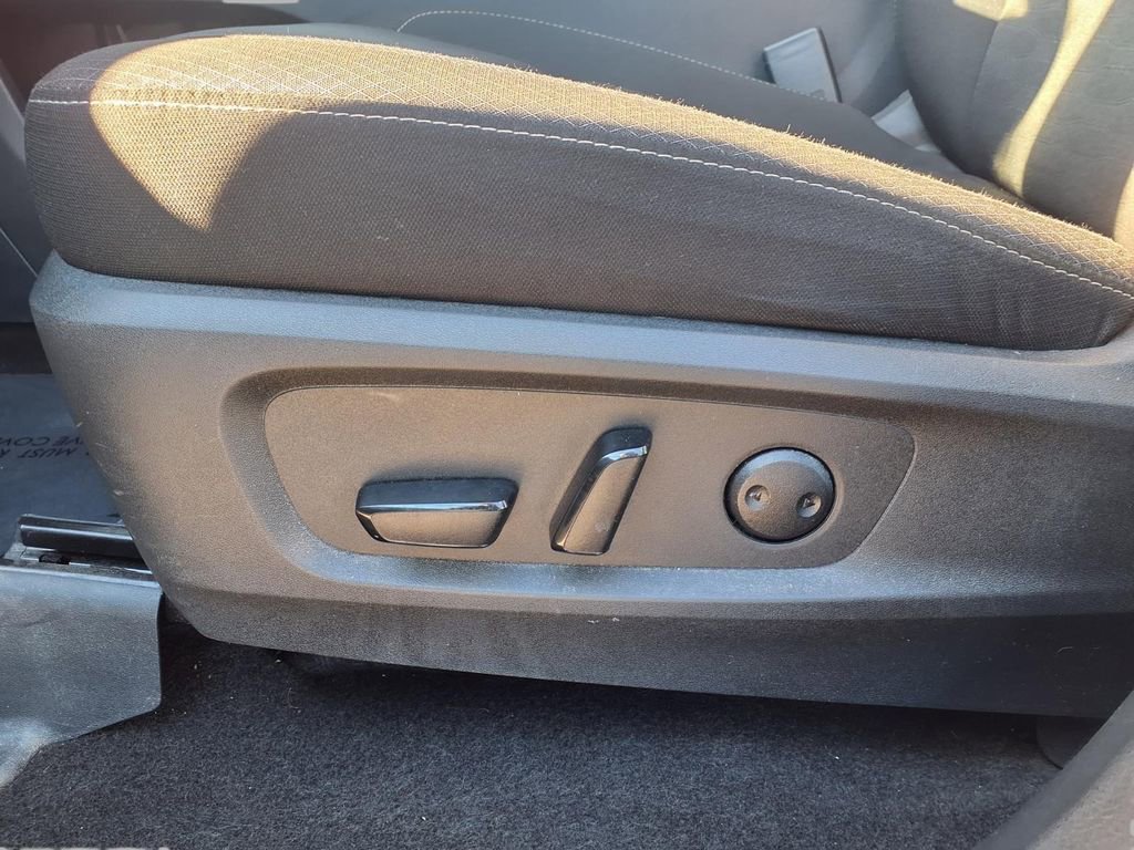 Certified 2025 Nissan Pathfinder SV image 23