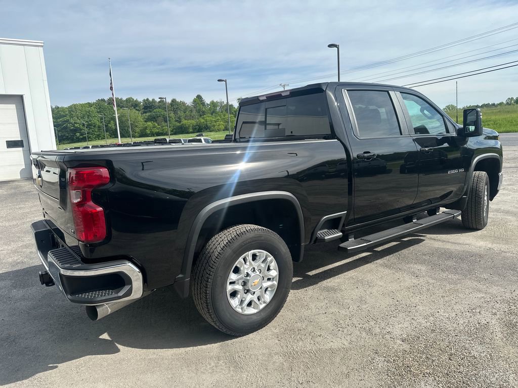 Used 2024 Chevrolet Silverado 2500 LT AWD/4WD image 5
