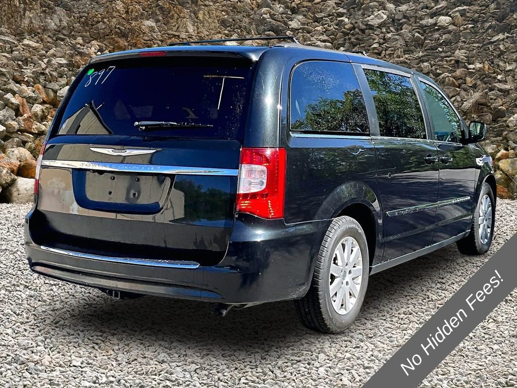 Used 2015 Chrysler Town & Country Touring FWD image 2